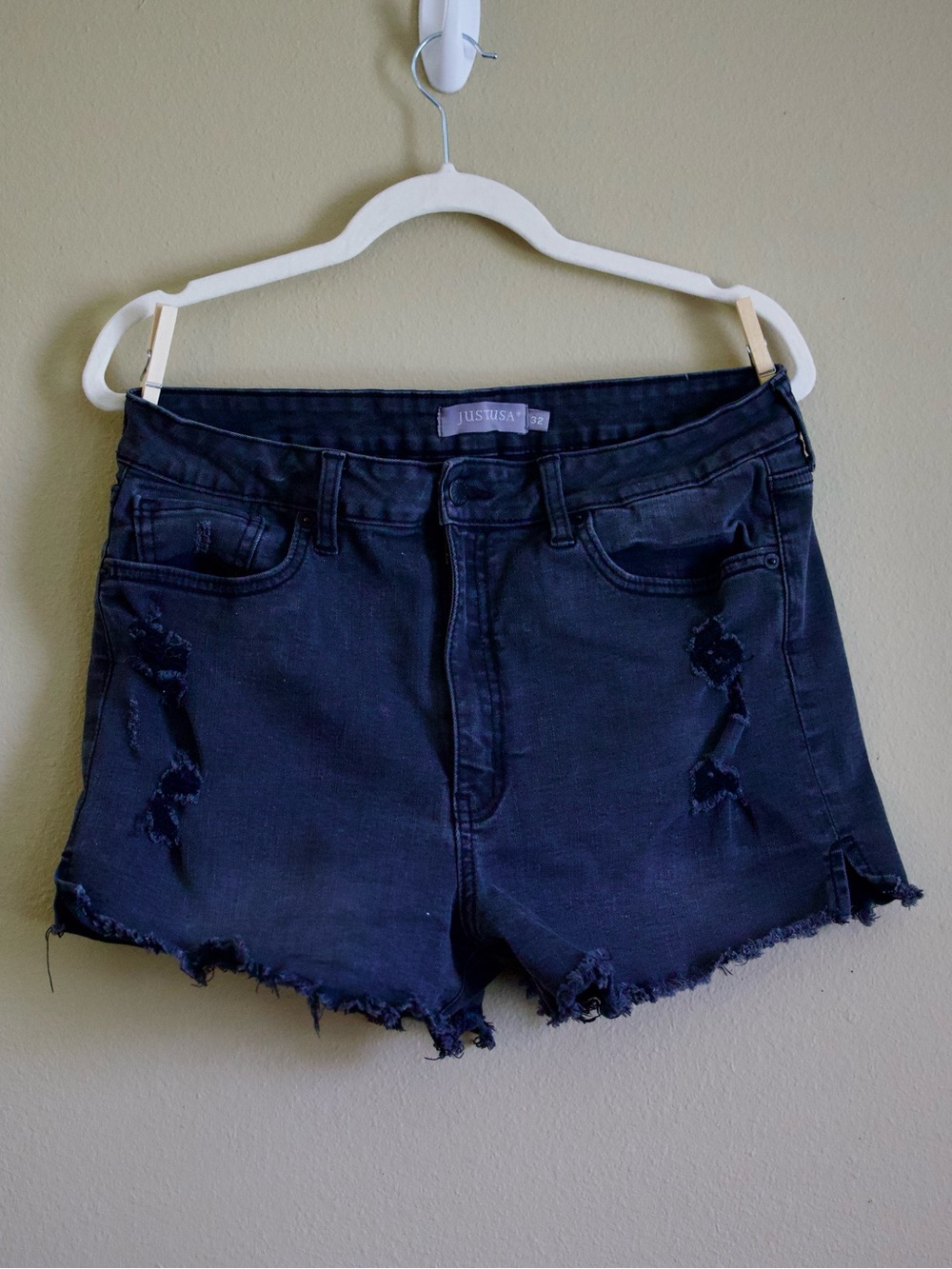 JustUSA Women’s Black Distressed Denim Shorts Size 32 Raw Hem Stretch